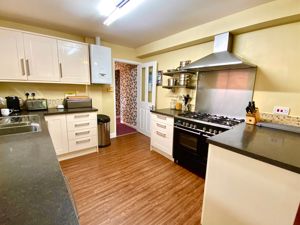 Living Kitchen/Diner- click for photo gallery